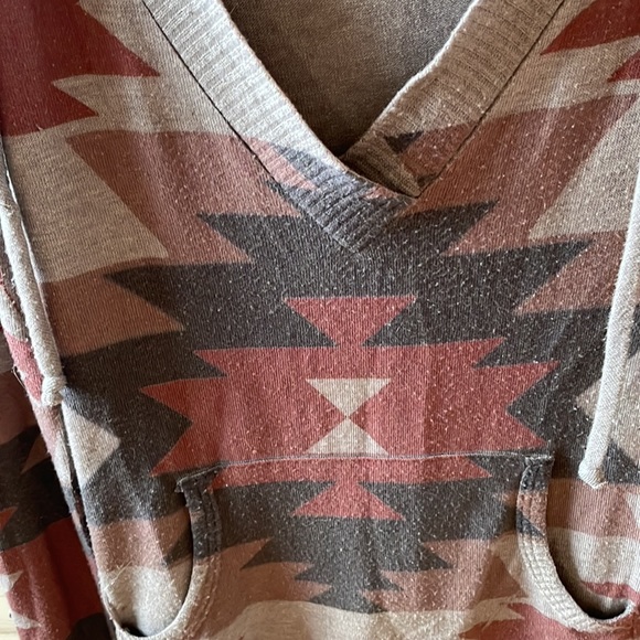 Aztec style lightweight hoodie - Picture 4 of 4